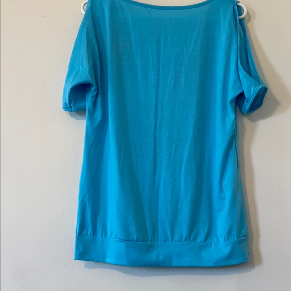 NWOT Cold shoulder shirt!!! Size small beautiful!! - Picture 9 of 10